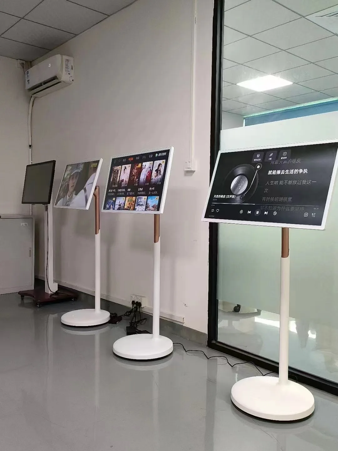 Yoga Fitness Video - タッチスクリーン32インチポータブルテレビ、27インチスマートテレビ（ヨガ、フィットネス、ゲーム、ビデオプレーヤー用）