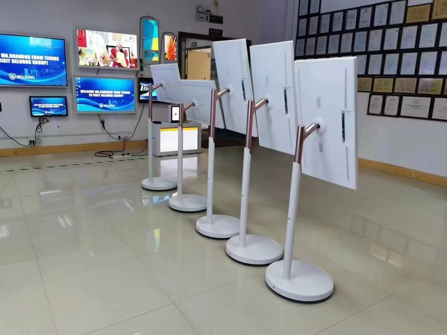 タッチスクリーン32インチポータブルテレビ、27インチスマー - Yoga Fitness Video のレビューと価格